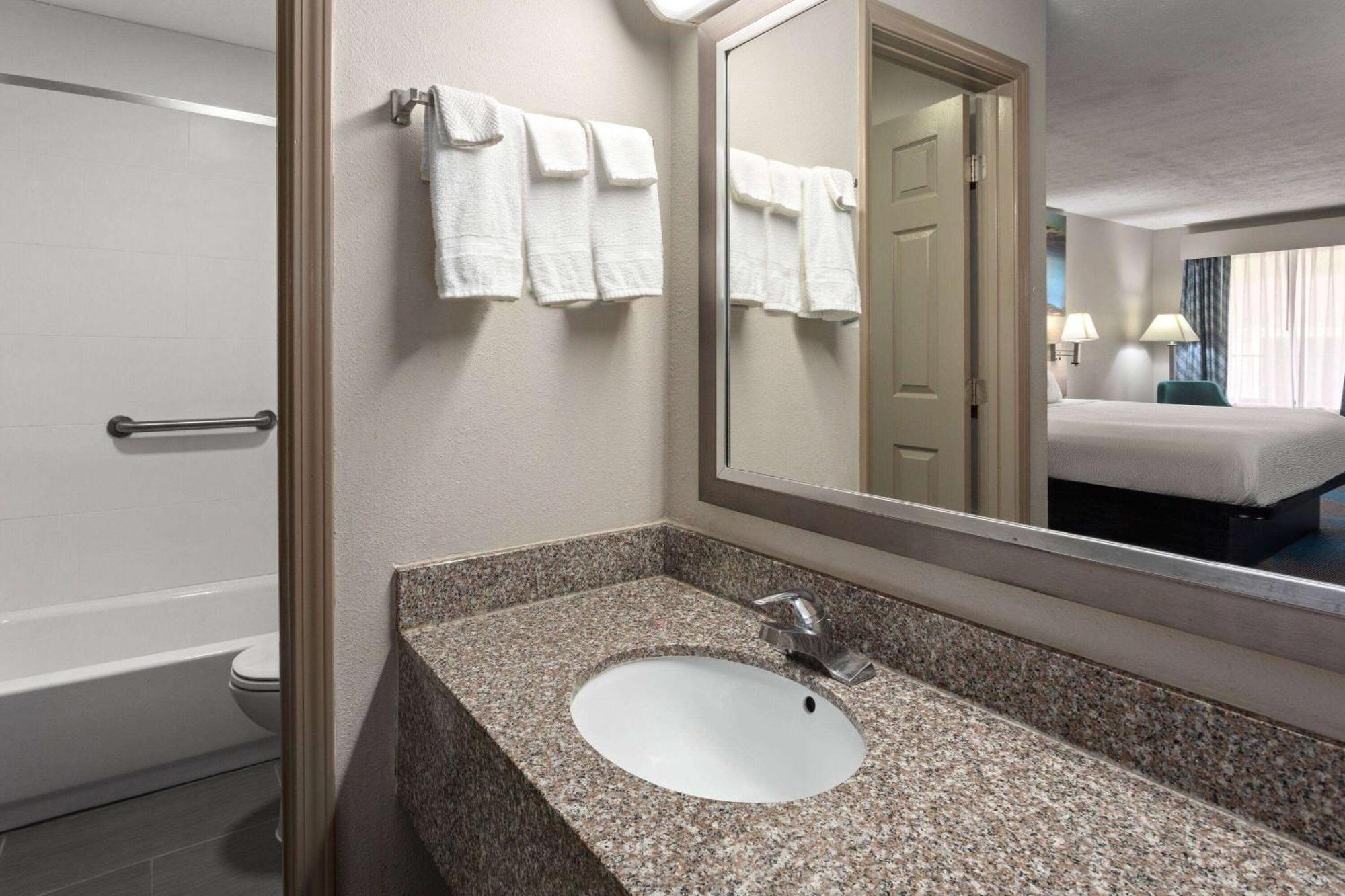 Days Inn By Wyndham Douglasville-Atlanta-Fairburn Road Exterior photo
