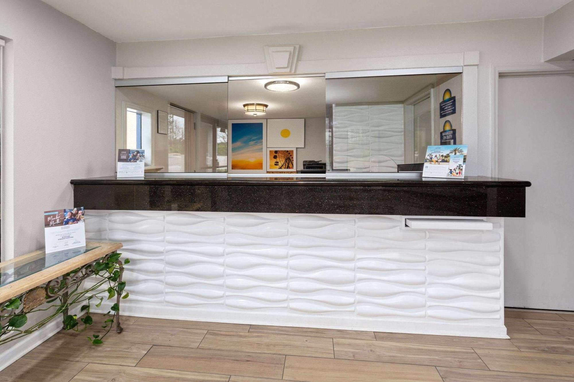 Days Inn By Wyndham Douglasville-Atlanta-Fairburn Road Exterior photo